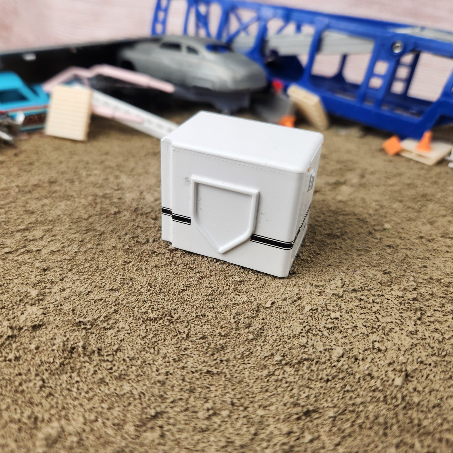 1:64 First Gear Mack R Model Sleeper White Black Stripe