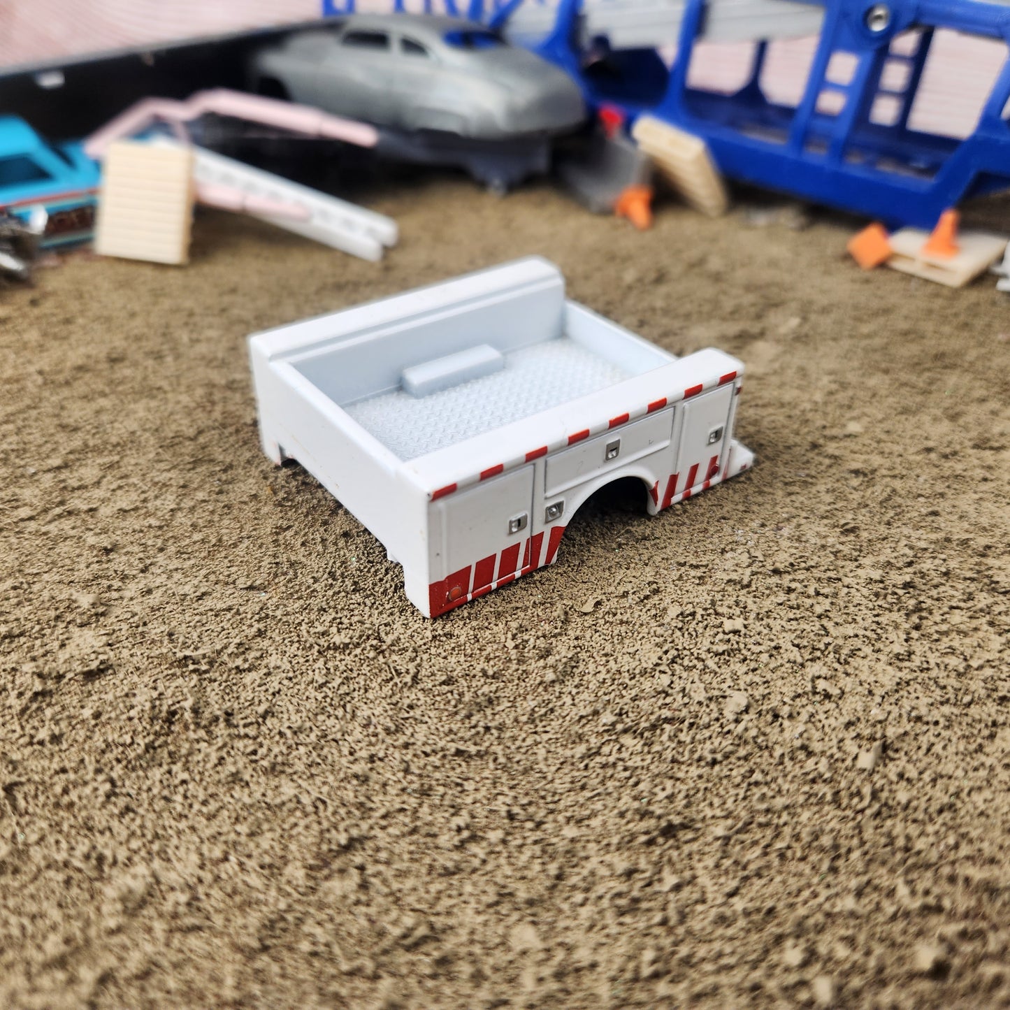 1:64 Greenlight DRW Utility Body White H.E.L.P
