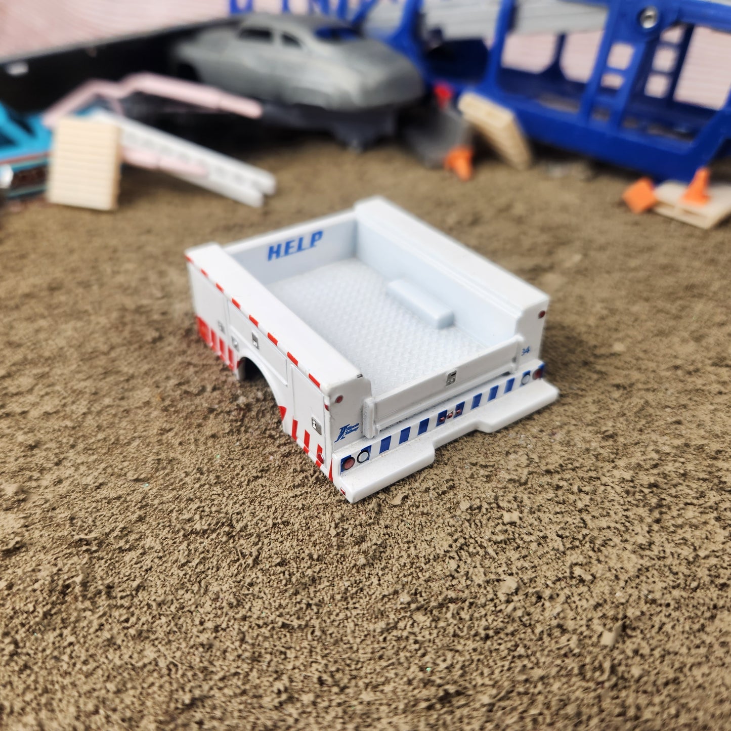1:64 Greenlight DRW Utility Body White H.E.L.P