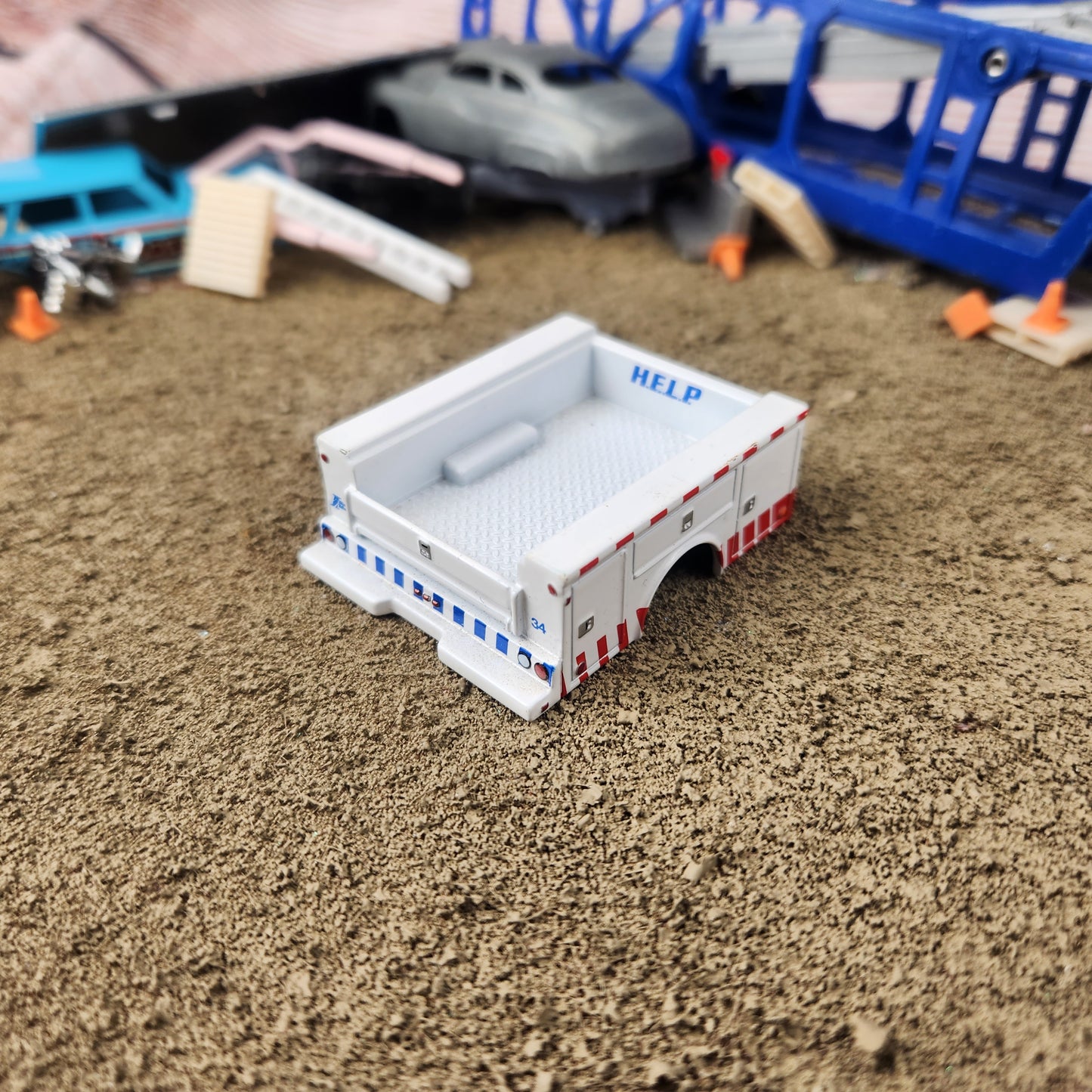 1:64 Greenlight DRW Utility Body White H.E.L.P