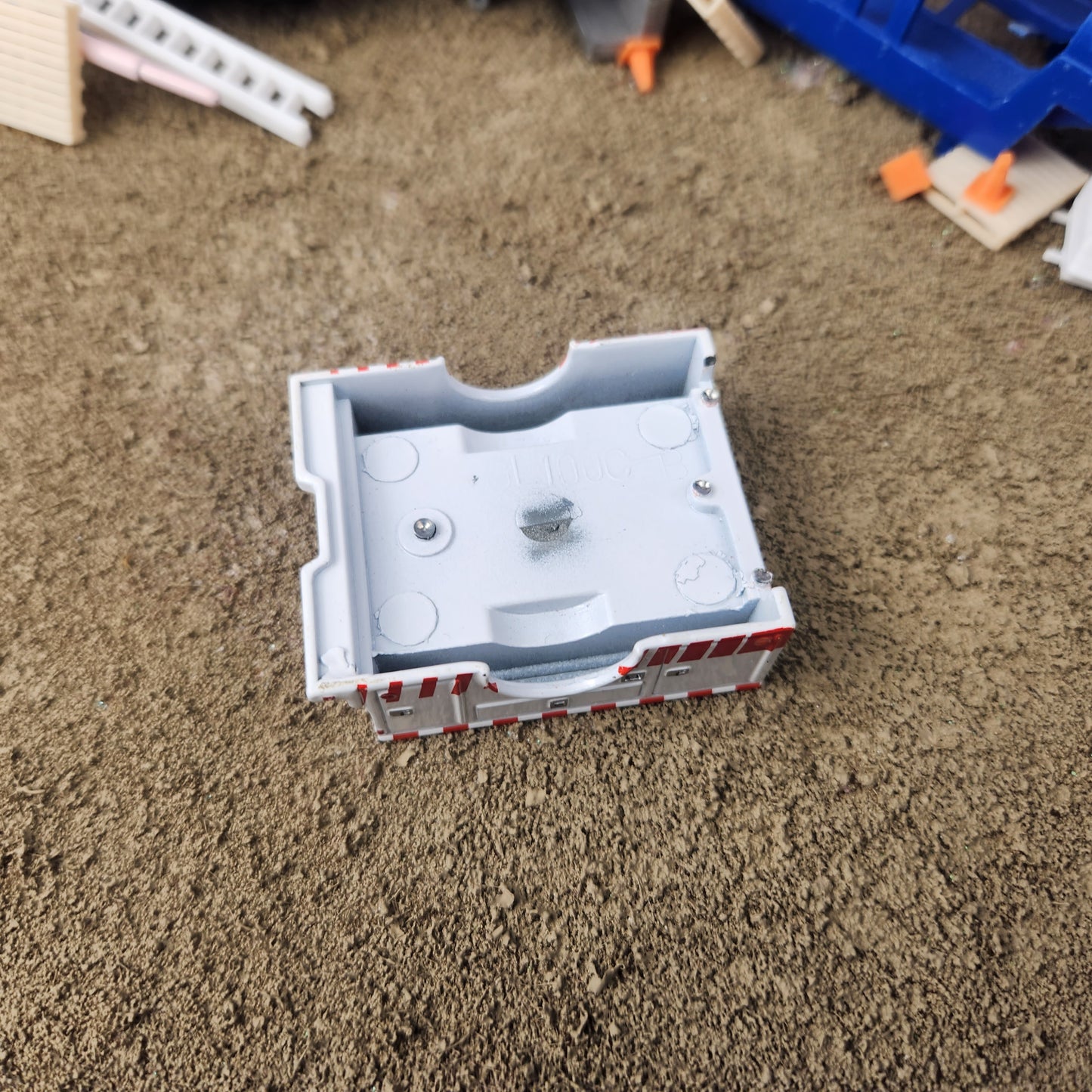 1:64 Greenlight DRW Utility Body White H.E.L.P