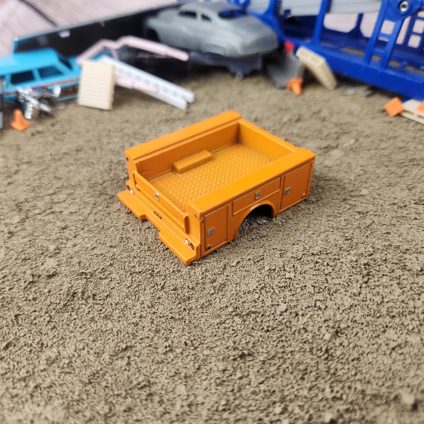 1:64 Greenlight DRW Utility Body Orange