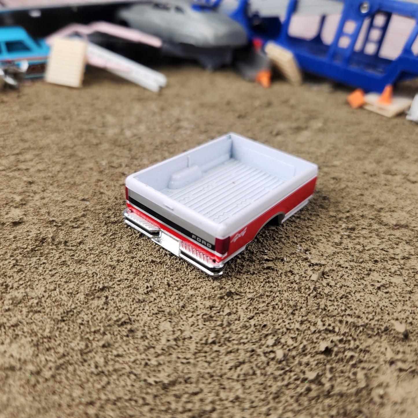 1:64 Greenlight 1994 Ford F-150 Pickup Truck Bed White Red