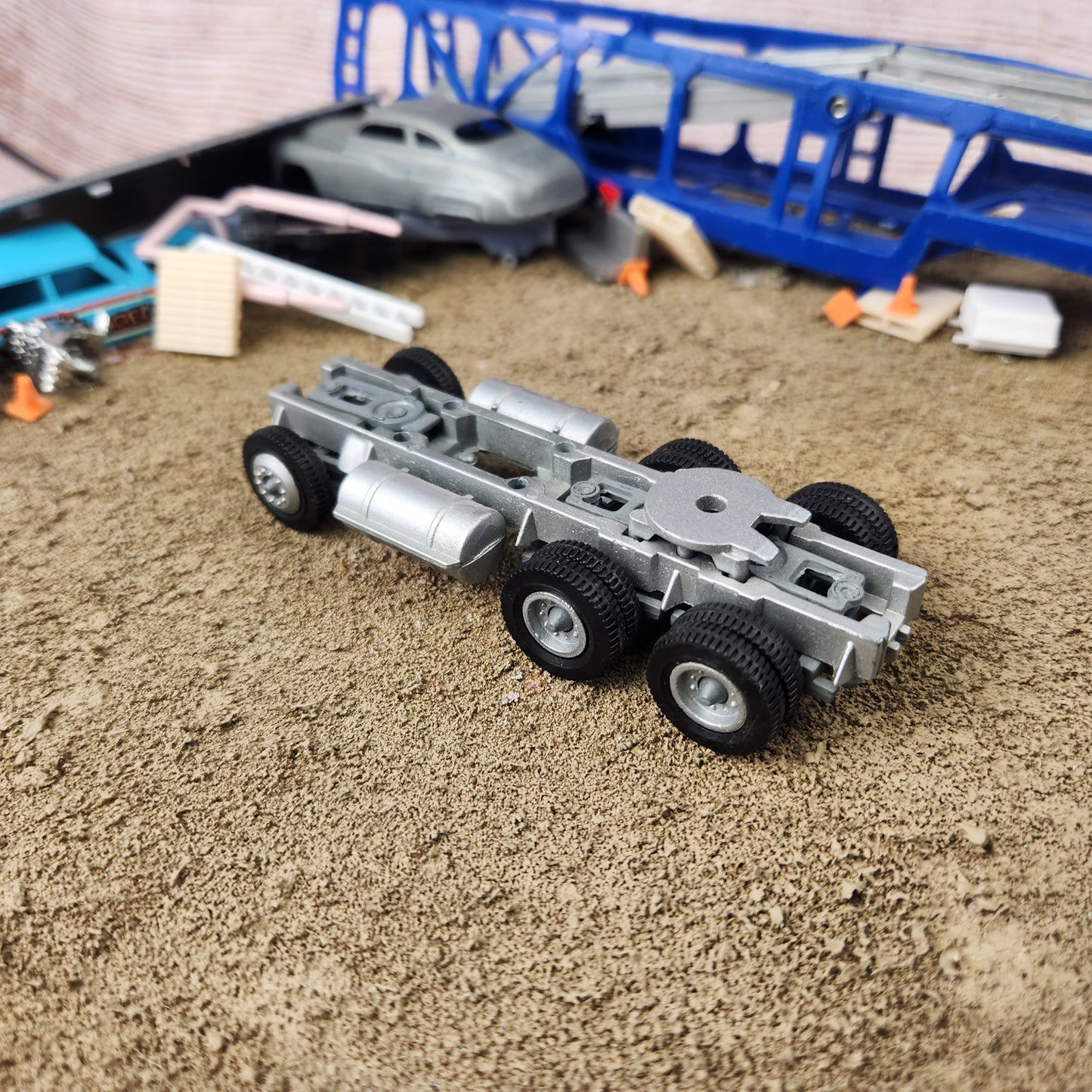 1:64 Scale Winross Semi Truck Tandem Axle Frame with Tanks