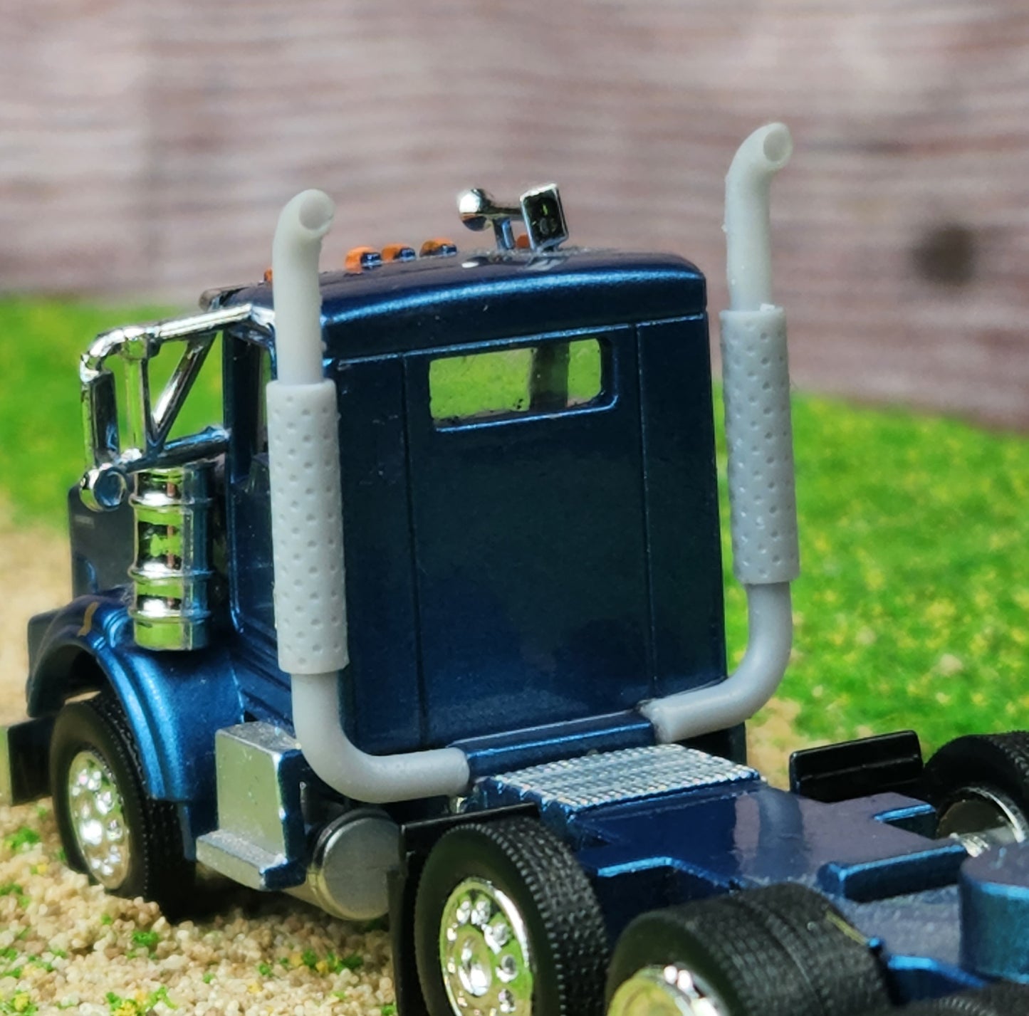 1:87 Scale 3D Printed Semi Truck Short 7" Angled Back Exhaust Stacks Heat Shield