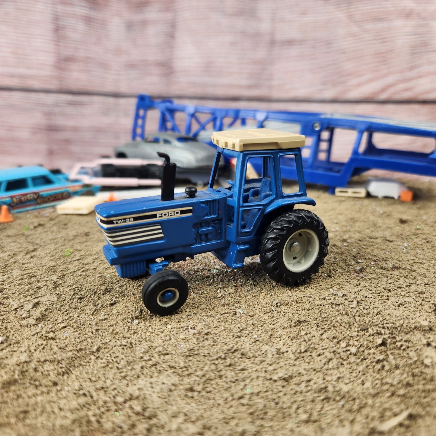 1:64 Ertl Ford TW-35 Tractor