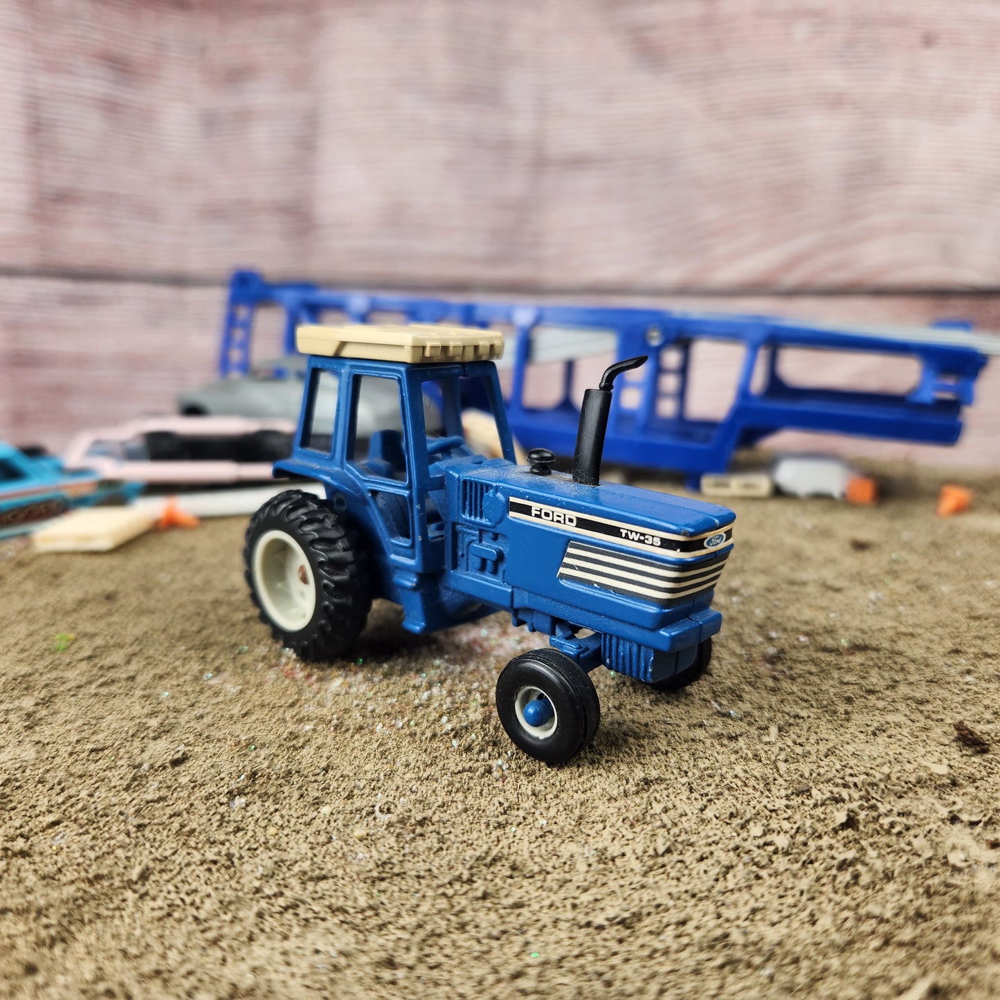1:64 Ertl Ford TW-35 Tractor