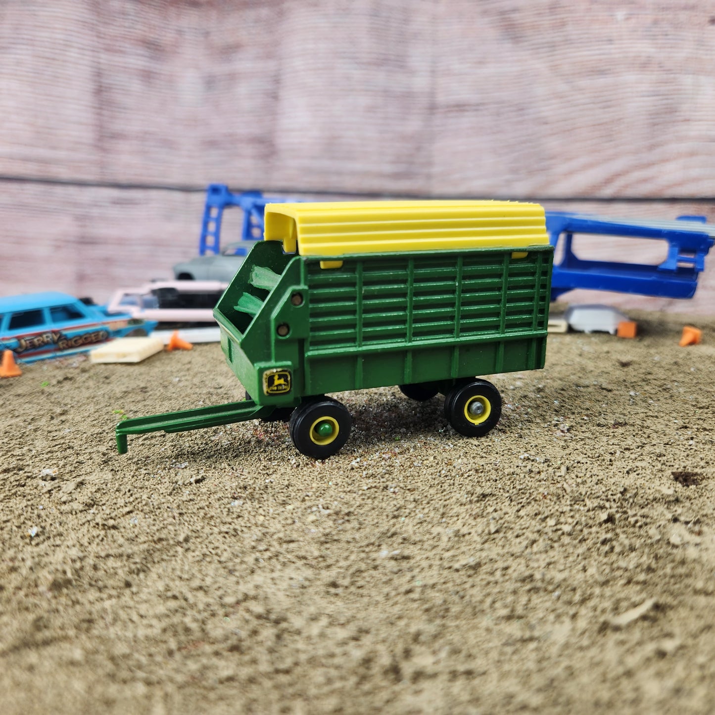 1:64 Ertl Covered Forage Wagon John Deere