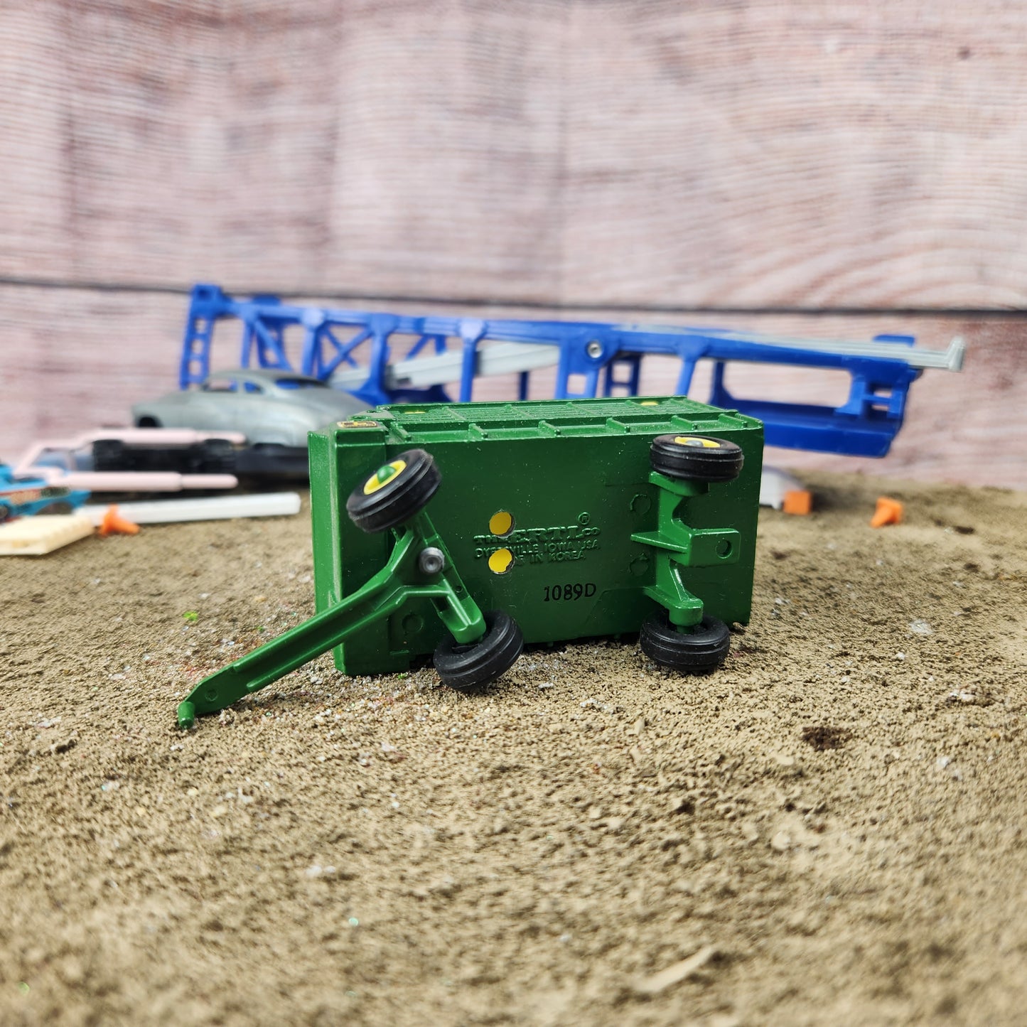 1:64 Ertl Covered Forage Wagon John Deere