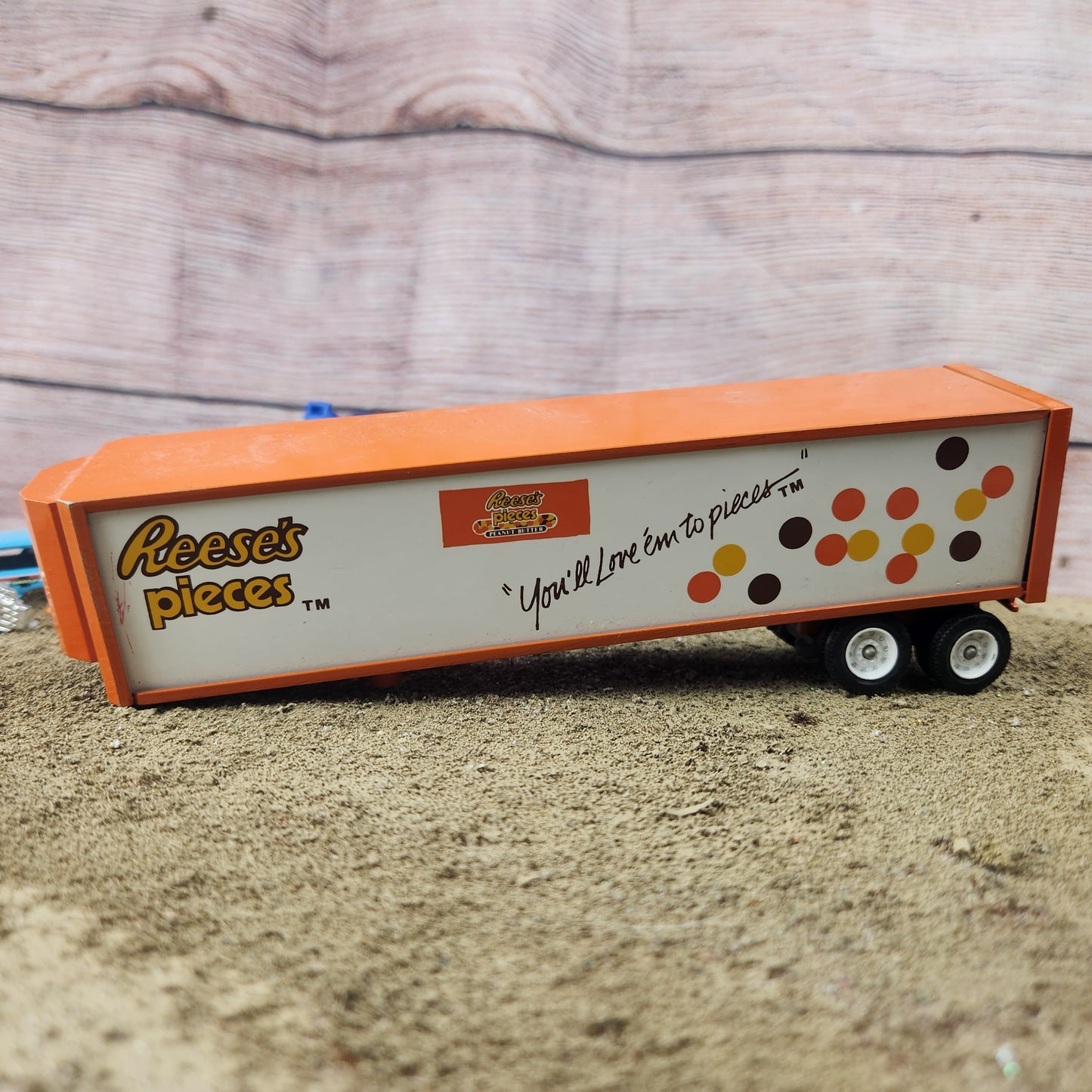 1:64 Winross Reese's Pieces Box Trailer Missing One Door