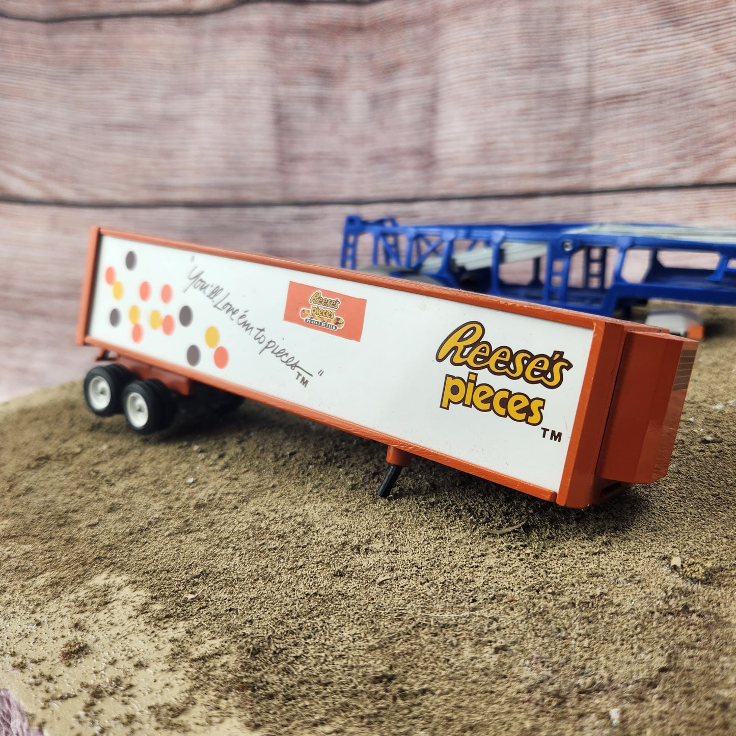 1:64 Winross Reese's Pieces Box Trailer Missing One Door