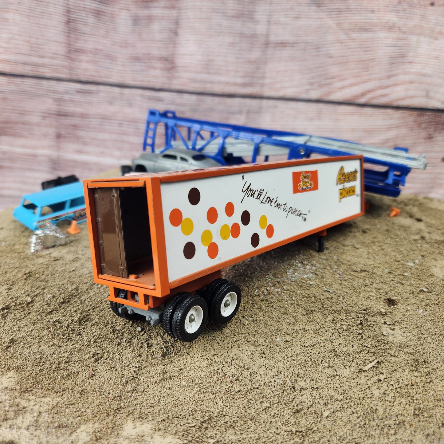 1:64 Winross Reese's Pieces Box Trailer Missing One Door