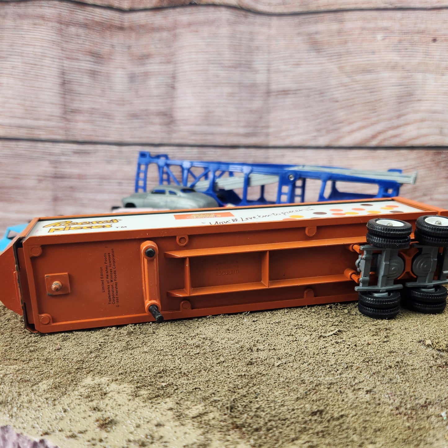 1:64 Winross Reese's Pieces Box Trailer Missing One Door