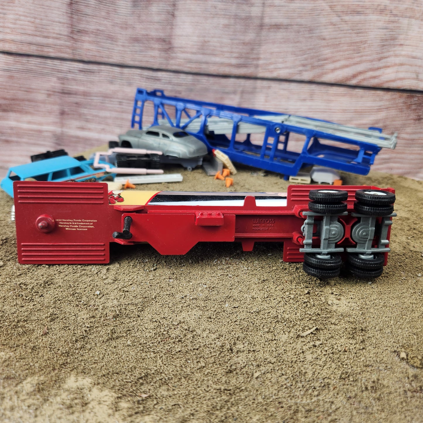 1:64 Winross Hersheys Strawberry Syrup Tanker Trailer