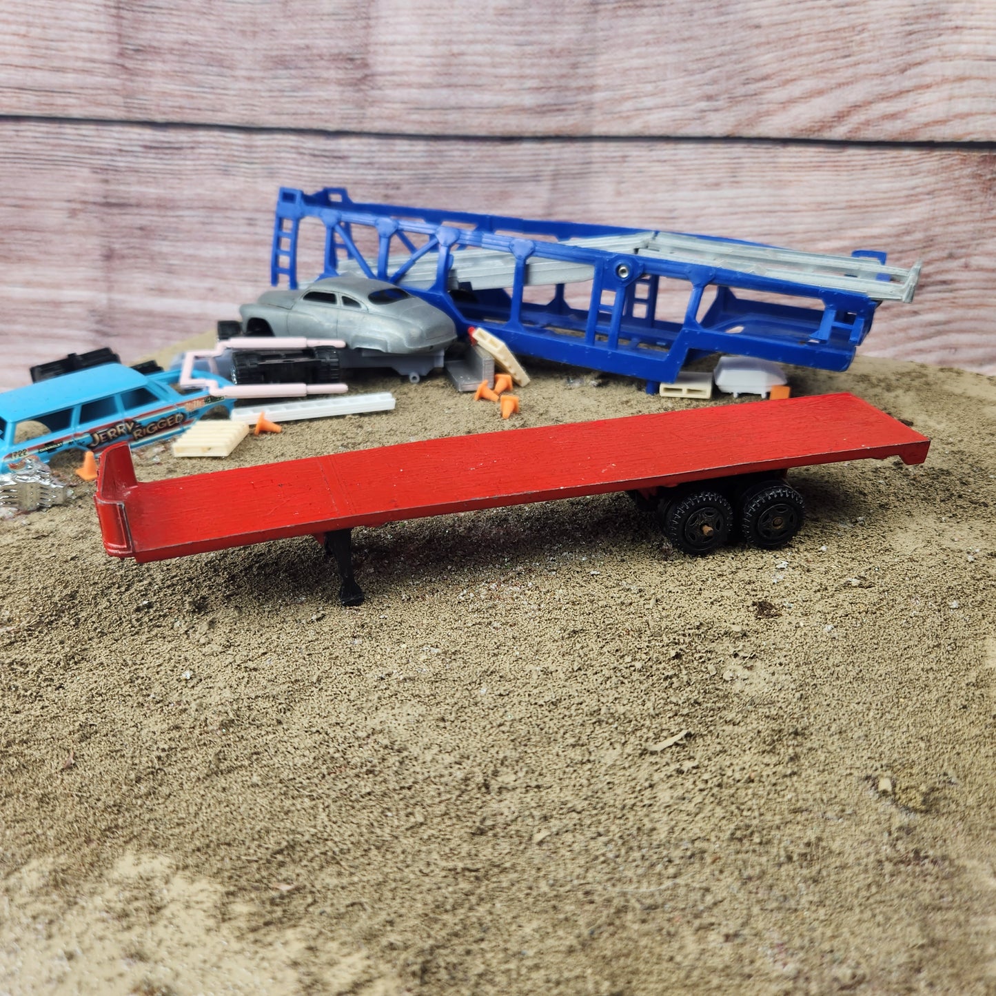 1:64 Ertl Vintage Flatbed Semi Trailer Red