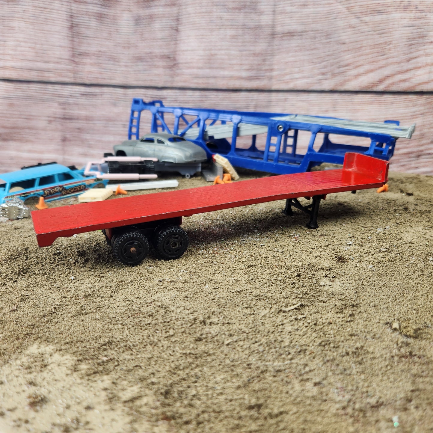 1:64 Ertl Vintage Flatbed Semi Trailer Red
