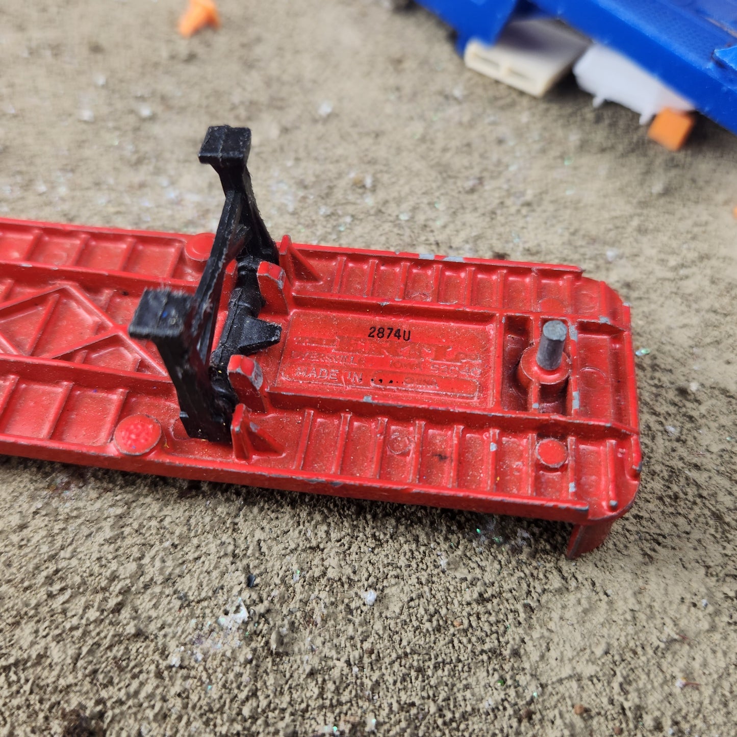 1:64 Ertl Vintage Flatbed Semi Trailer Red