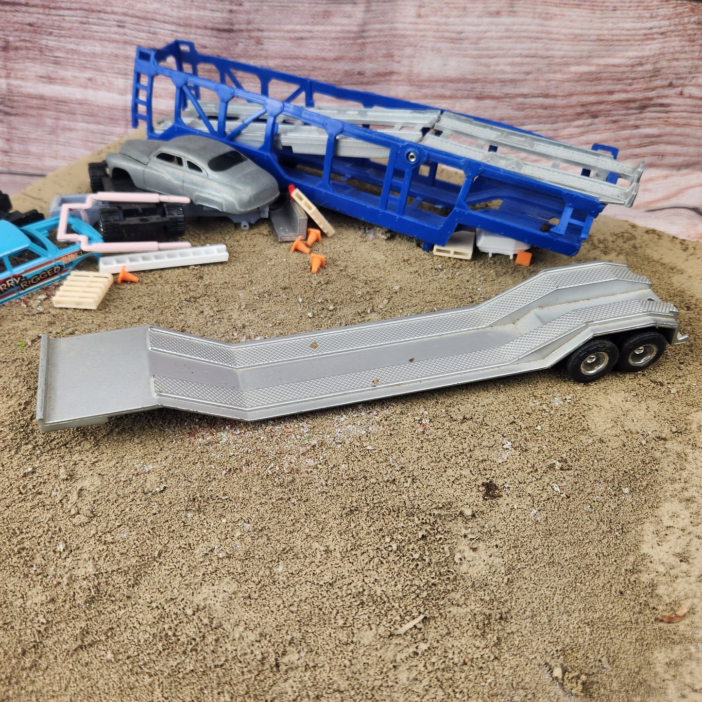 1:64 Ertl Lowboy Silver Semi Trailer