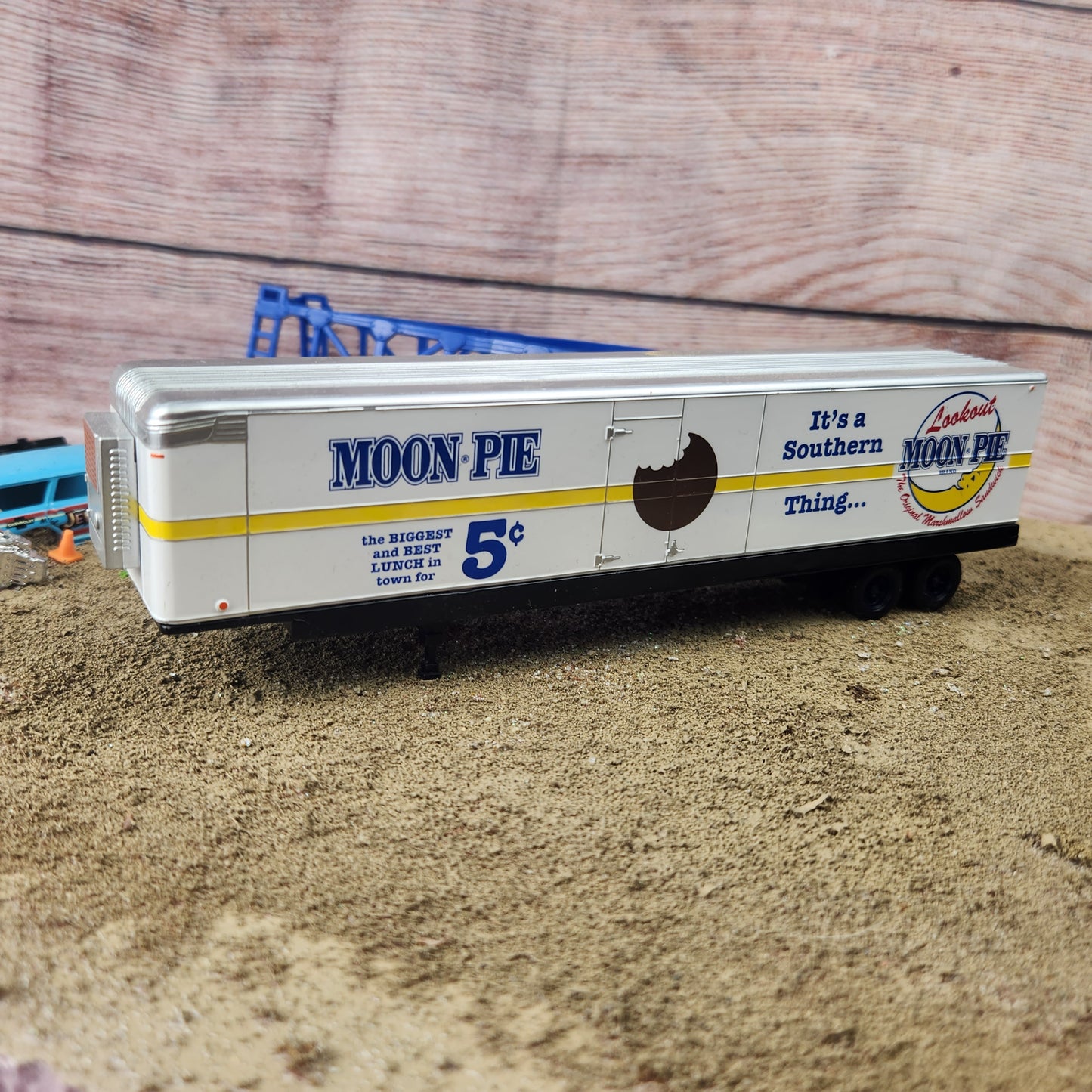 1:64 M2 Machines Moon Pie Semi Trailer