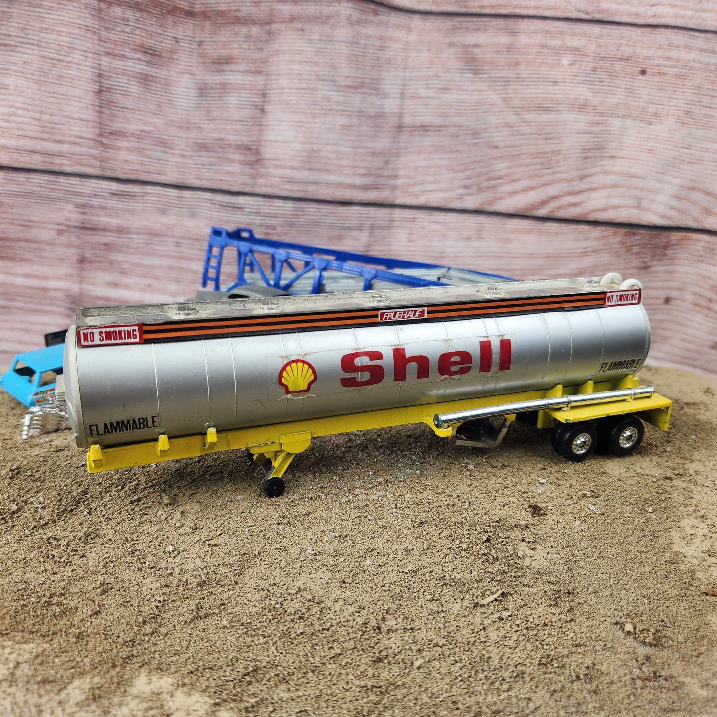 1:64 Playart Shell Tanker Semi Trailer