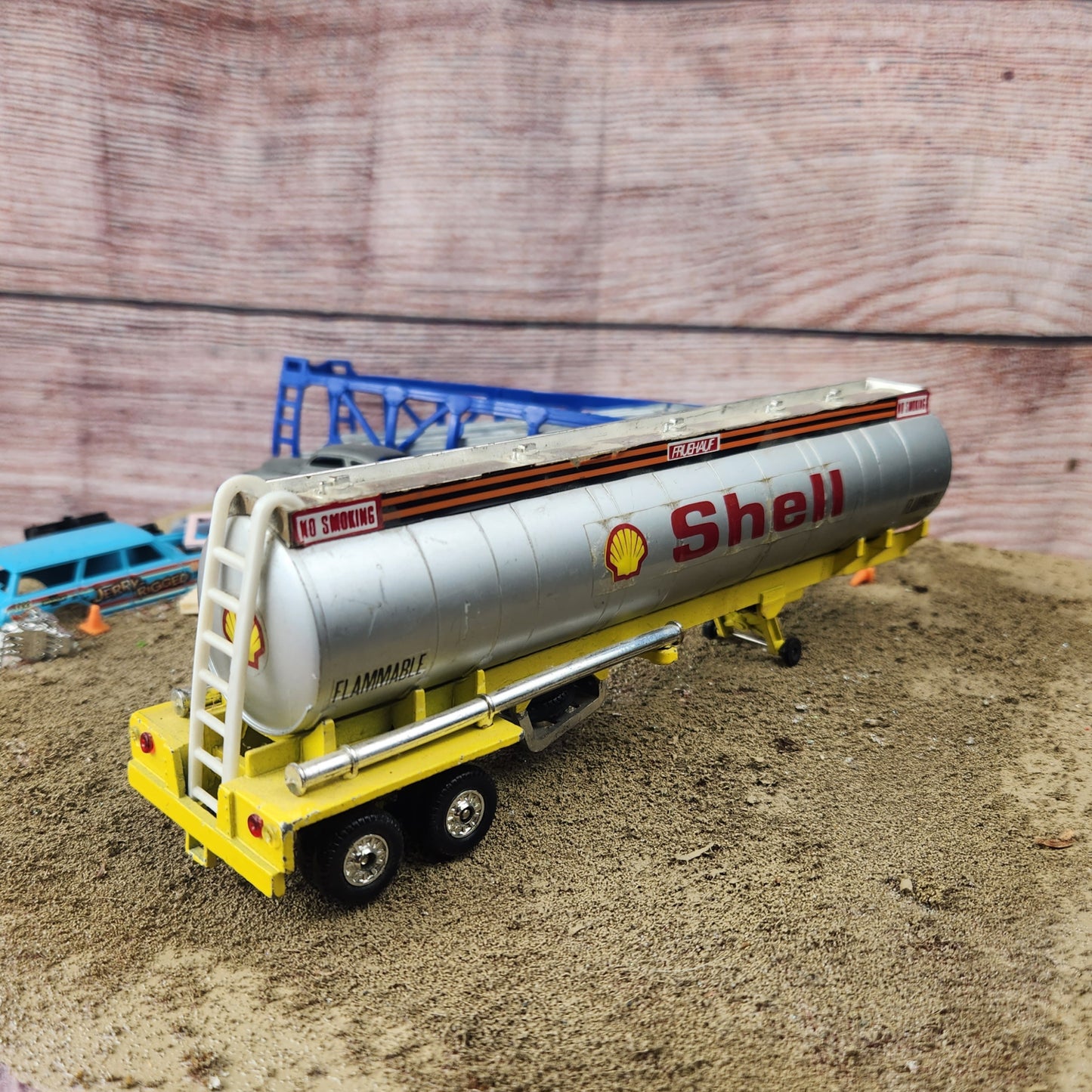 1:64 Playart Shell Tanker Semi Trailer