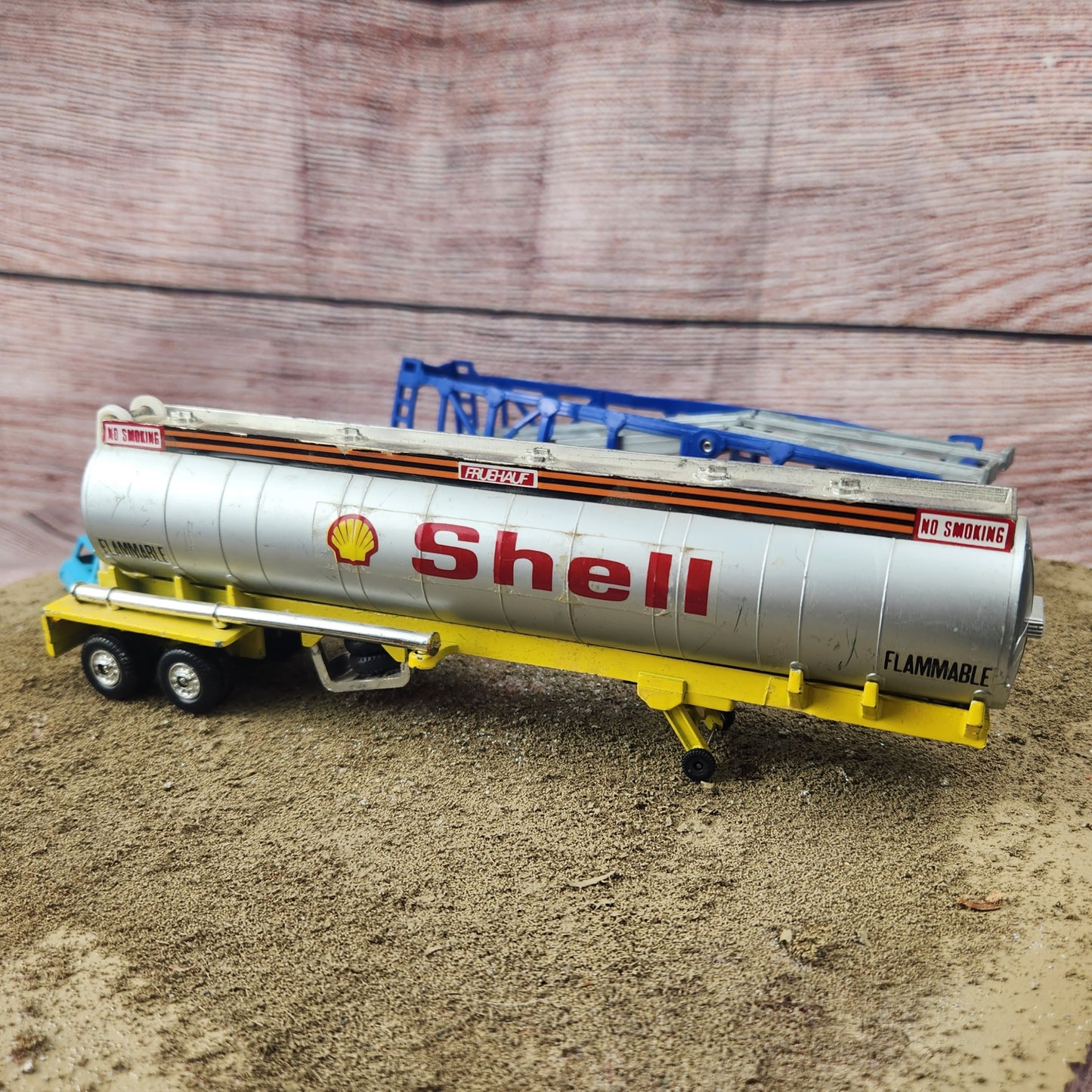 1:64 Playart Shell Tanker Semi Trailer
