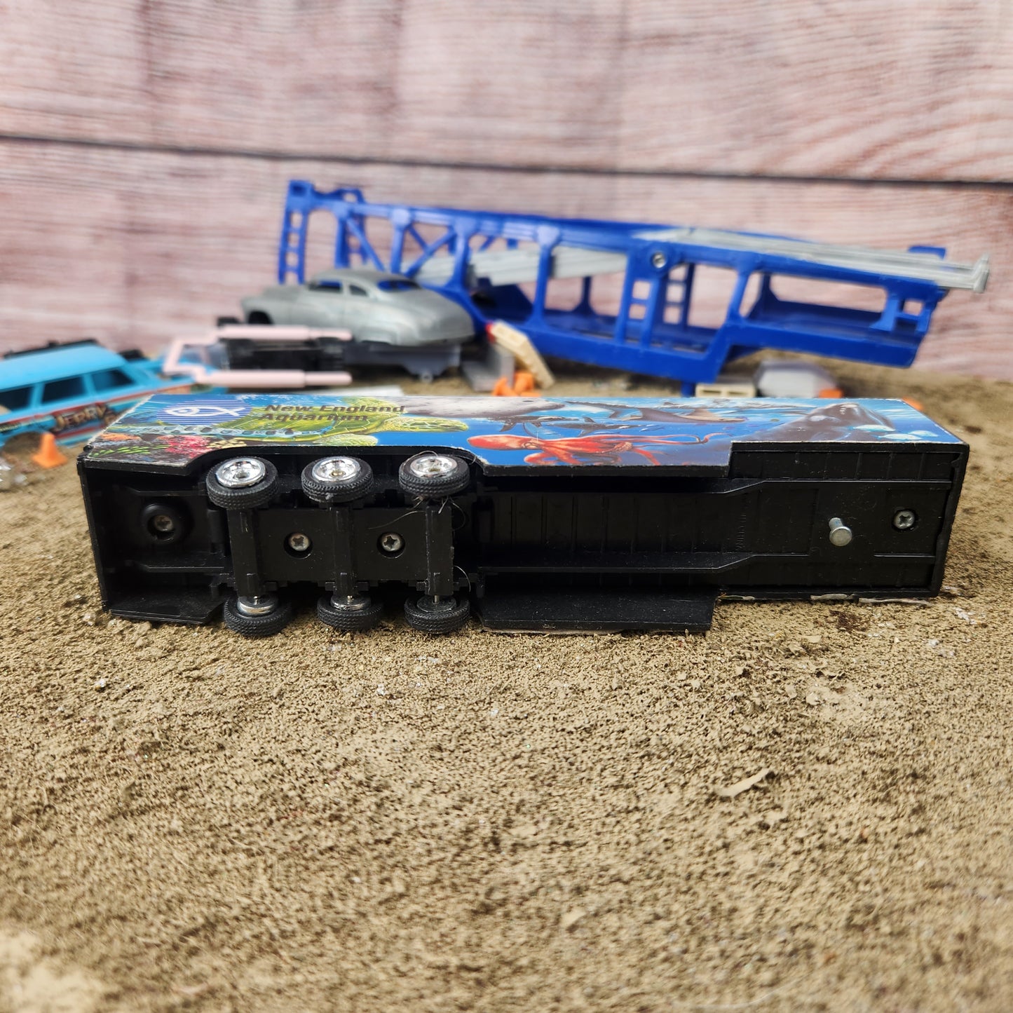 1:87 Sized New England Aquarium Triple Axle Trailer