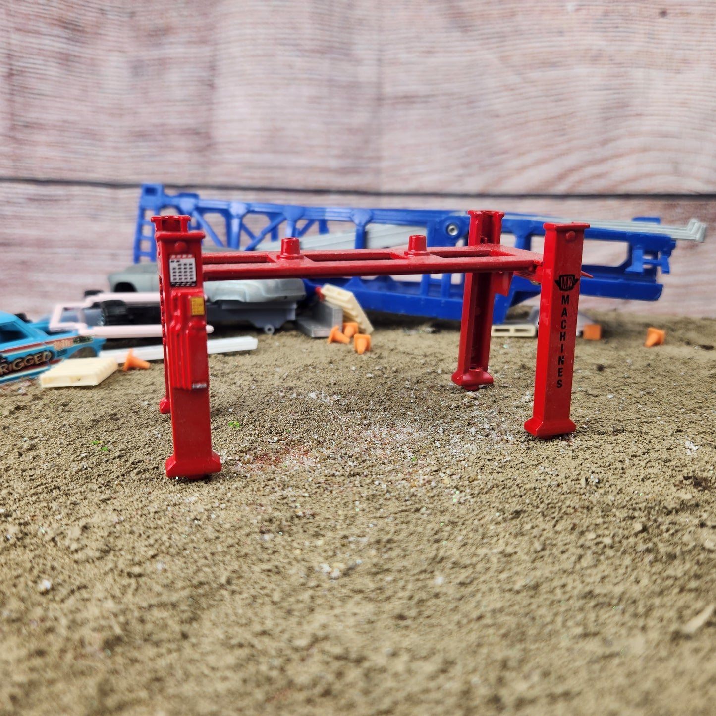 M2 Machines Red Stackable Auto Lift