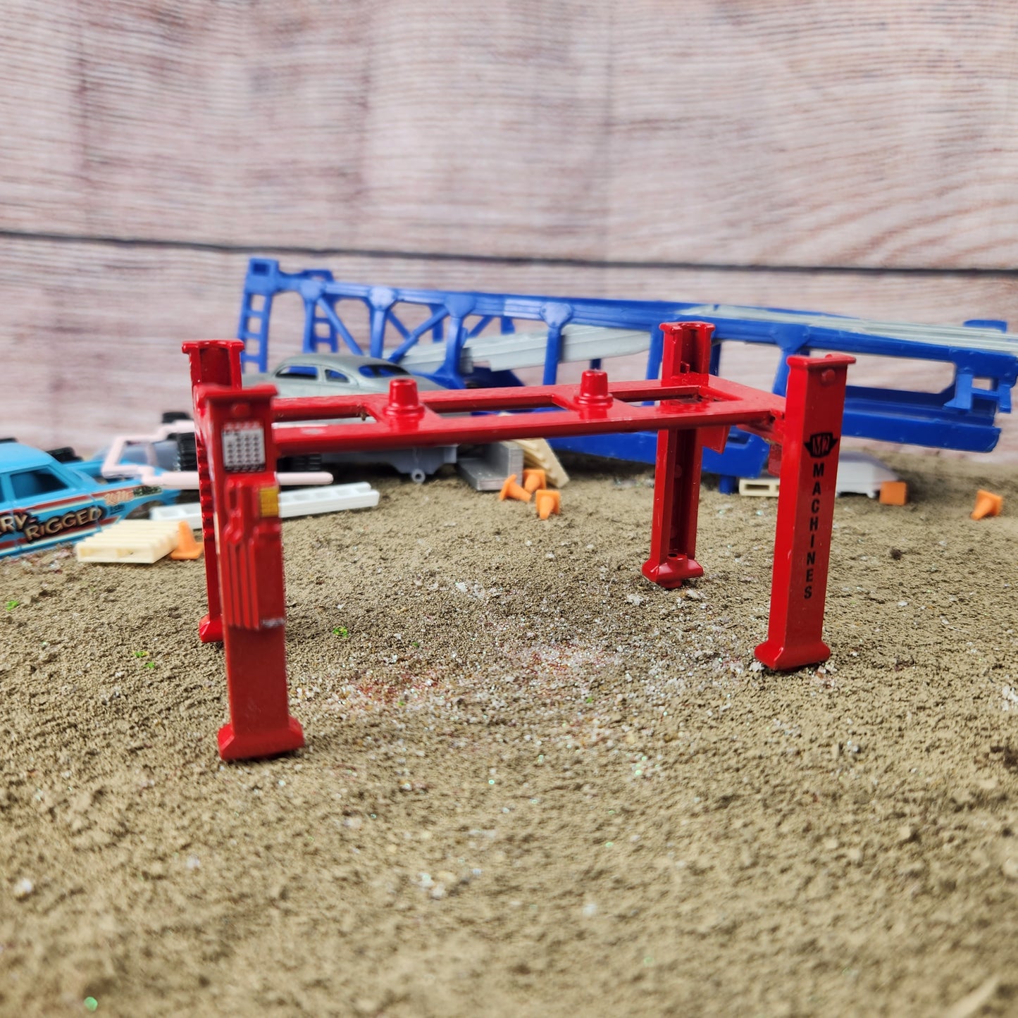 M2 Machines Red Stackable Auto Lift