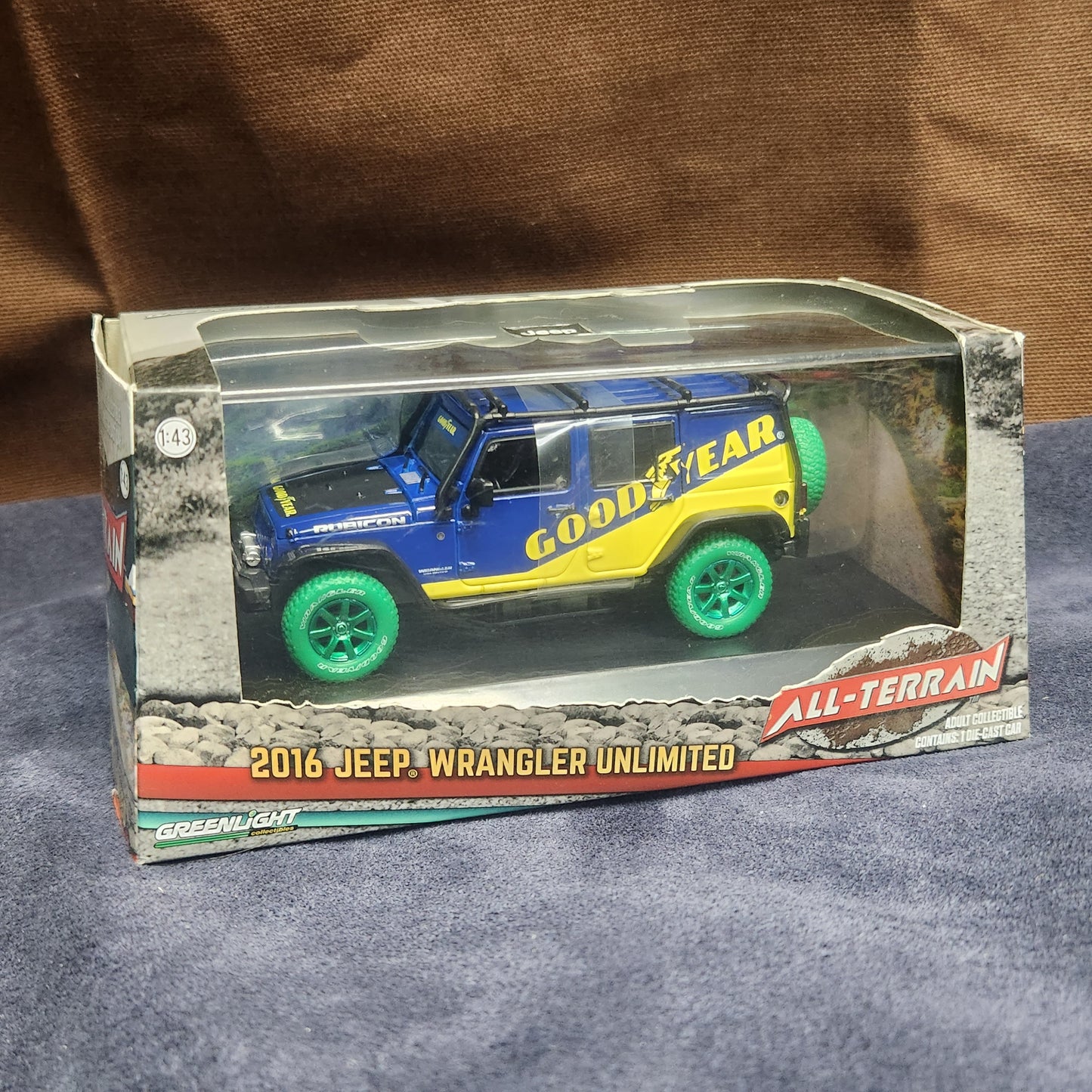 Greenlight 1:43 2016 Jeep Wrangler Unlimited Goodyear Chase Green Machine Edition