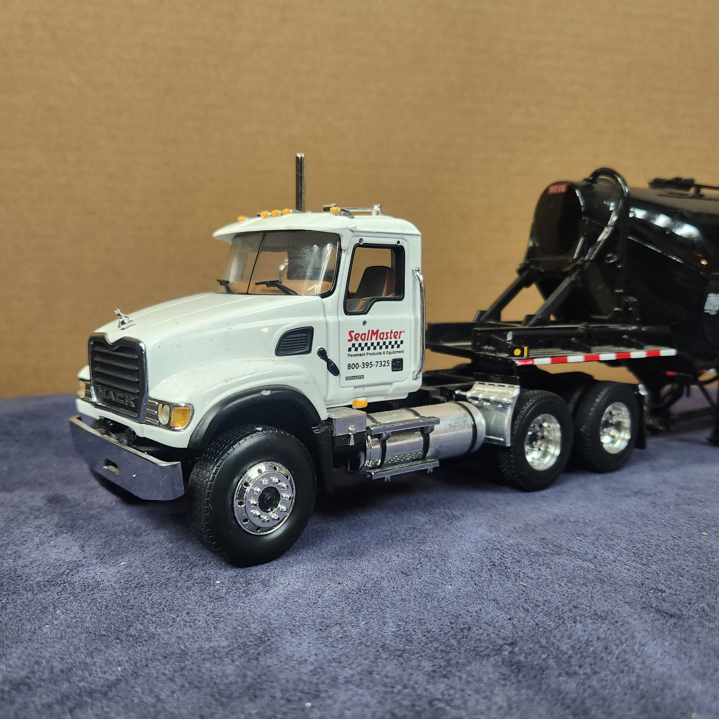 First Gear 1:34 Scale Mack Granite with SealMaster Dry Bulk Tanker Trailer