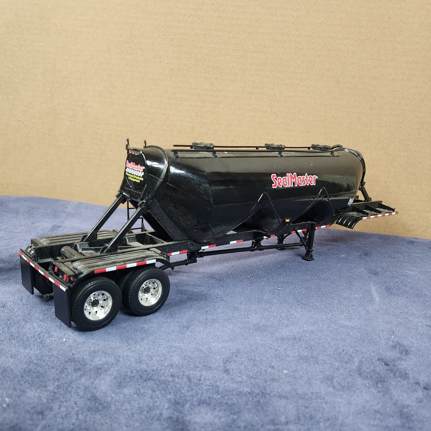 First Gear 1:34 Scale Mack Granite with SealMaster Dry Bulk Tanker Trailer