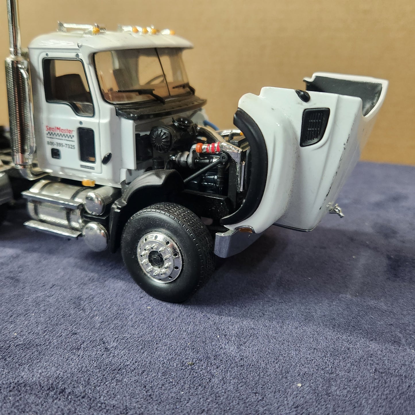 First Gear 1:34 Scale Mack Granite with SealMaster Dry Bulk Tanker Trailer