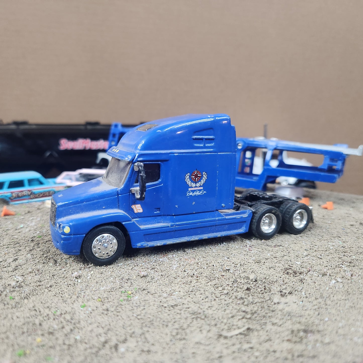1:64 Nascar Hauler Semi Truck Blue