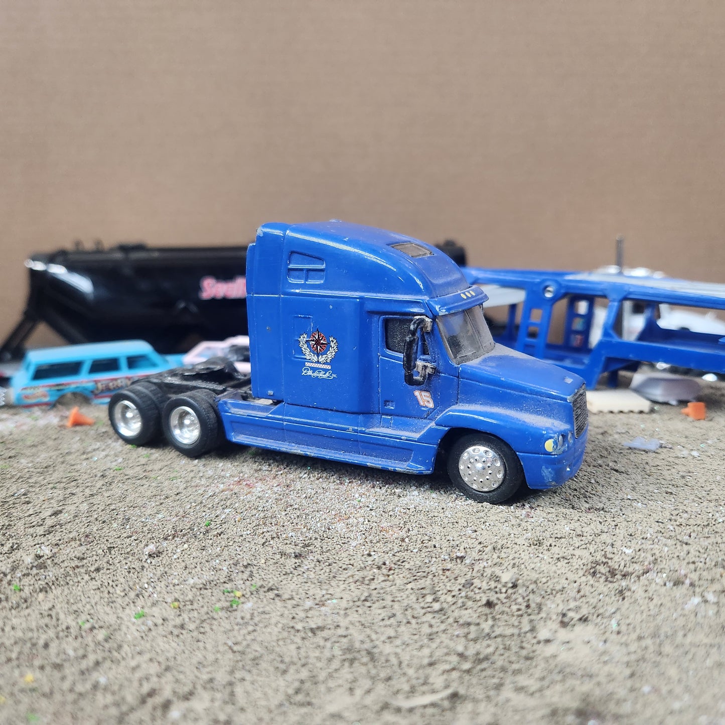 1:64 Nascar Hauler Semi Truck Blue