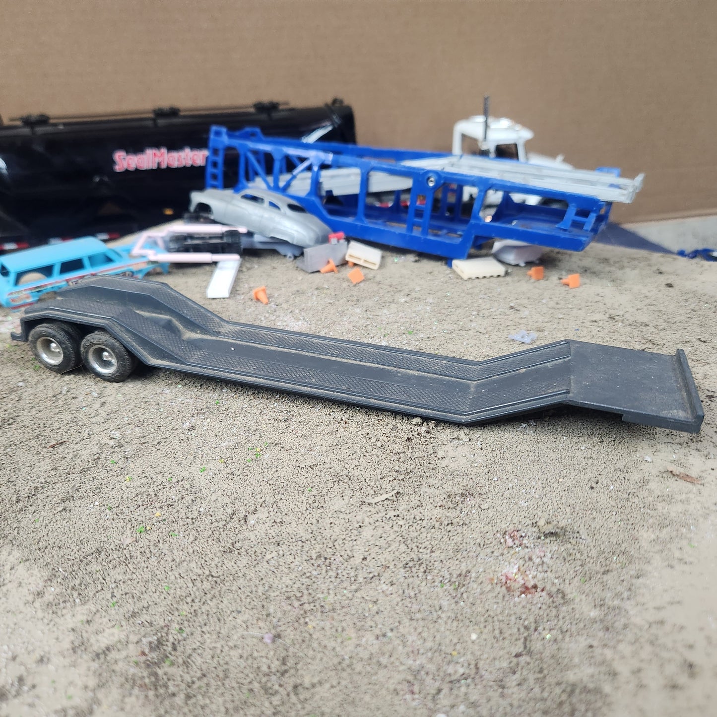 1:64 Ertl Lowbed Flatbed Trailer Grey