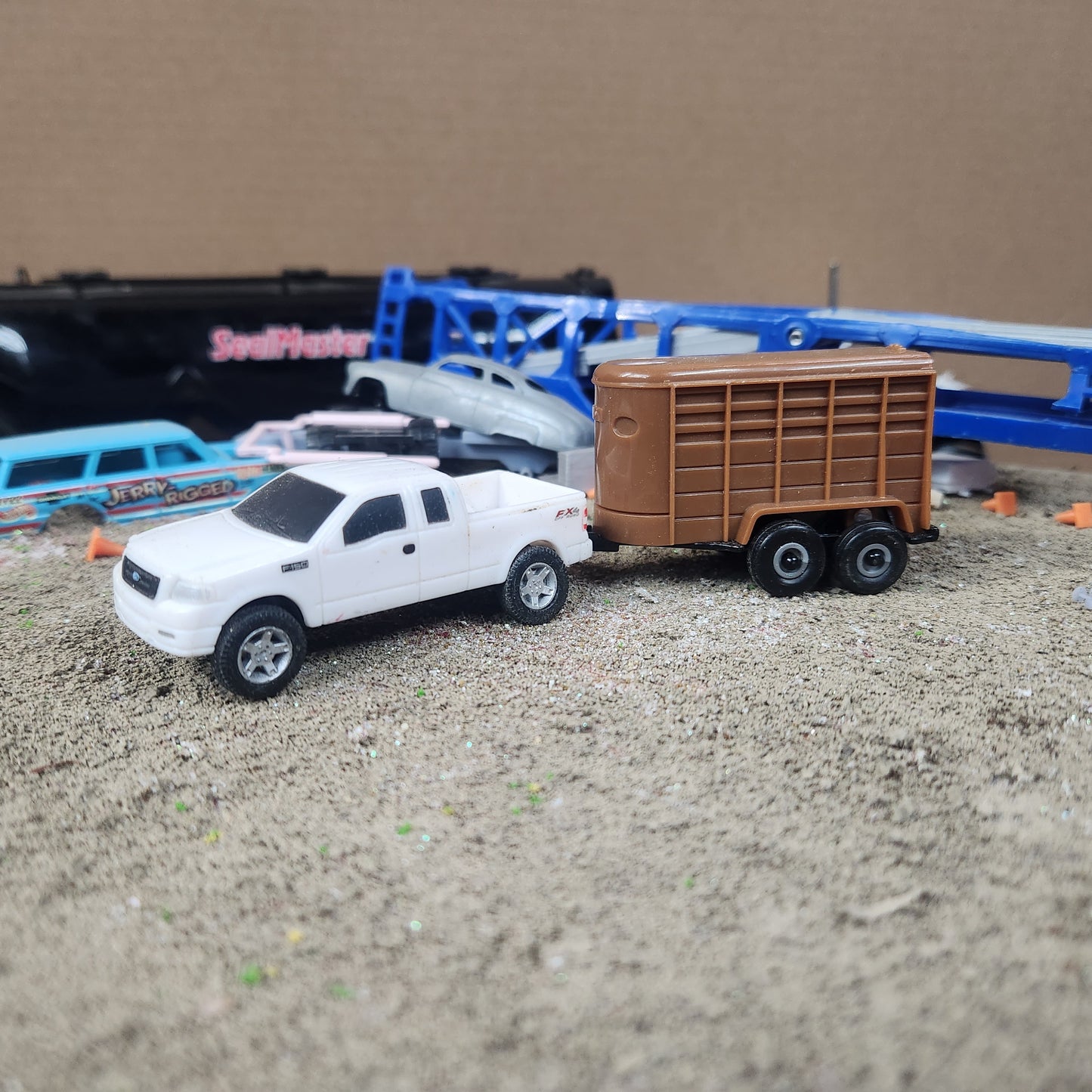 1:64 Ertl F150 with Livestock Trailer