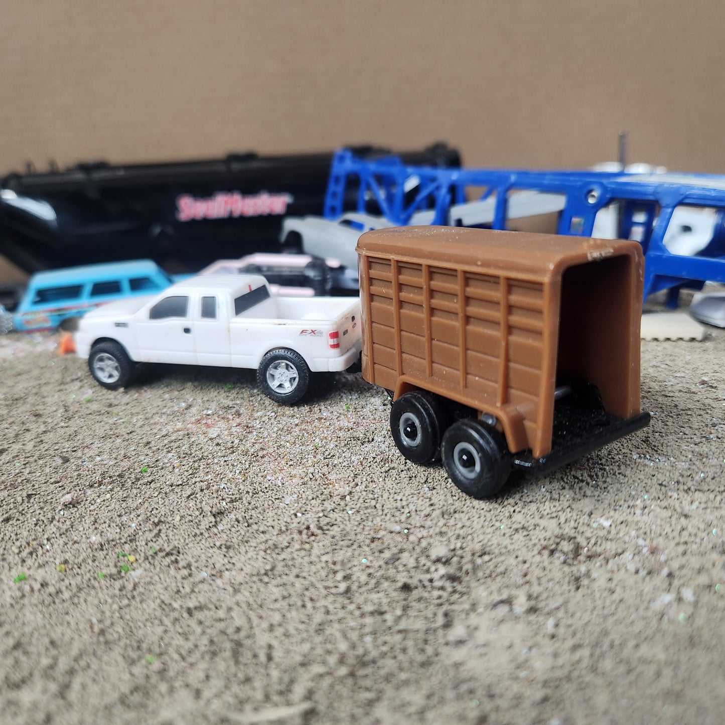 1:64 Ertl F150 with Livestock Trailer