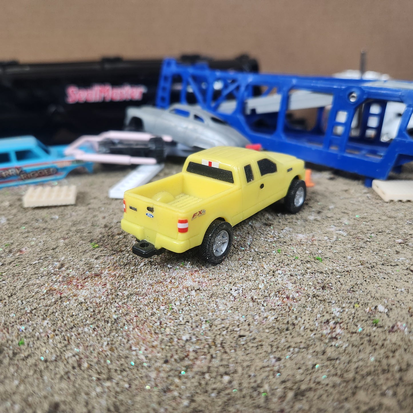 1:64 Ertl Ford F150 Yellow