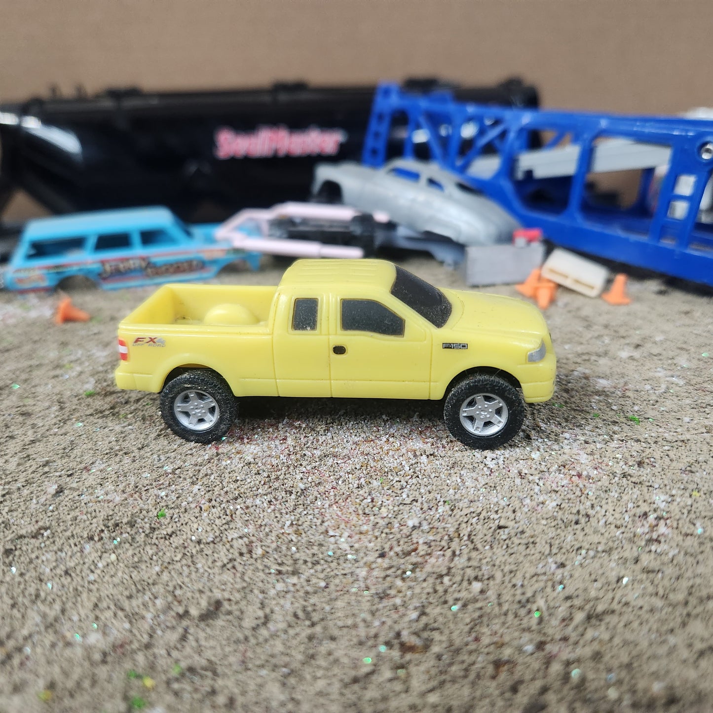 1:64 Ertl Ford F150 Yellow