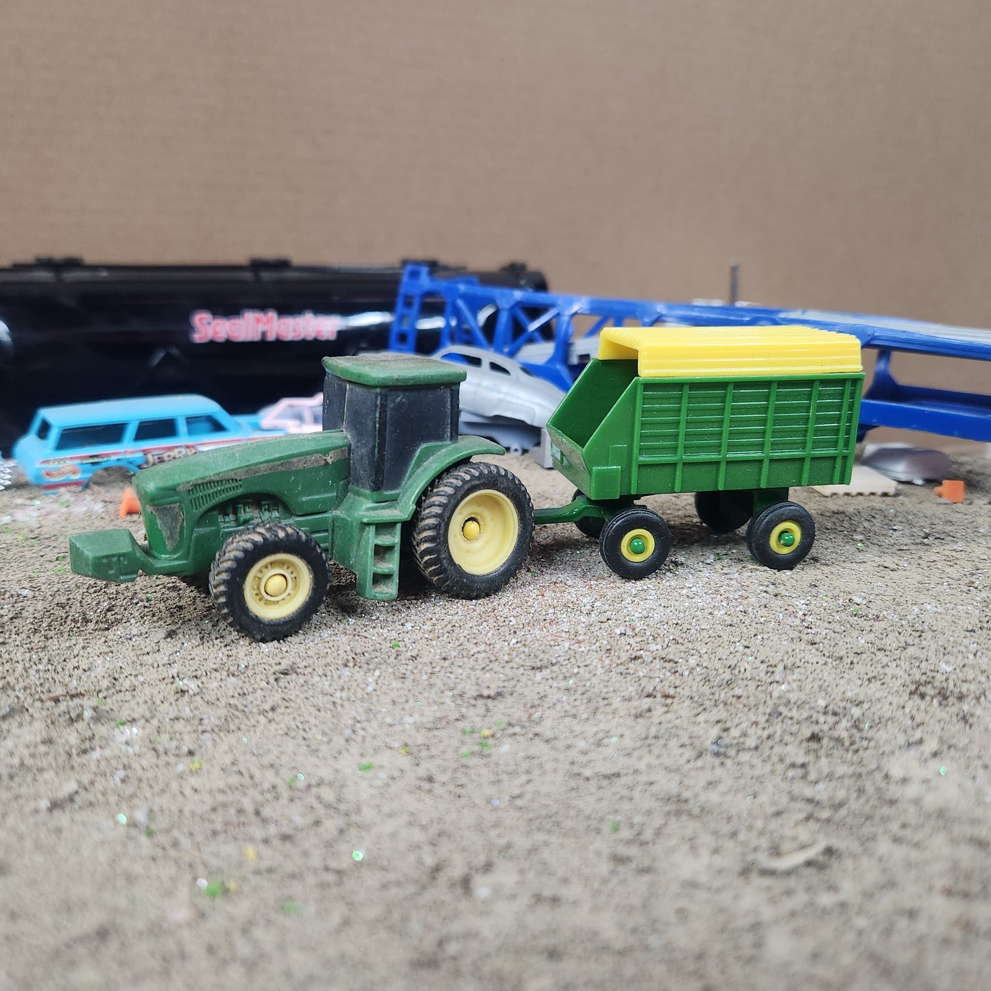 Ertl 1:64 John Deere Tractor with Forage Wagon