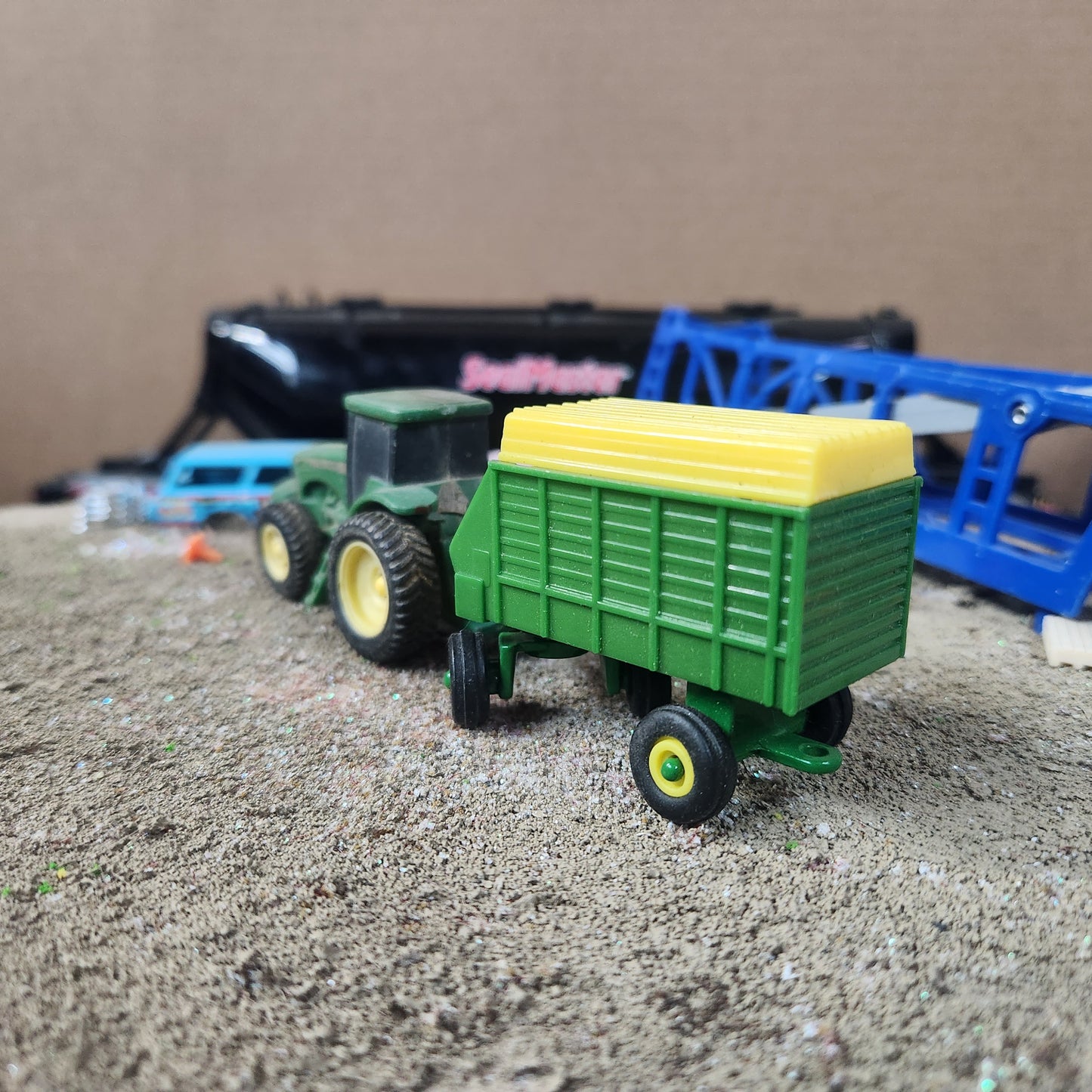 Ertl 1:64 John Deere Tractor with Forage Wagon