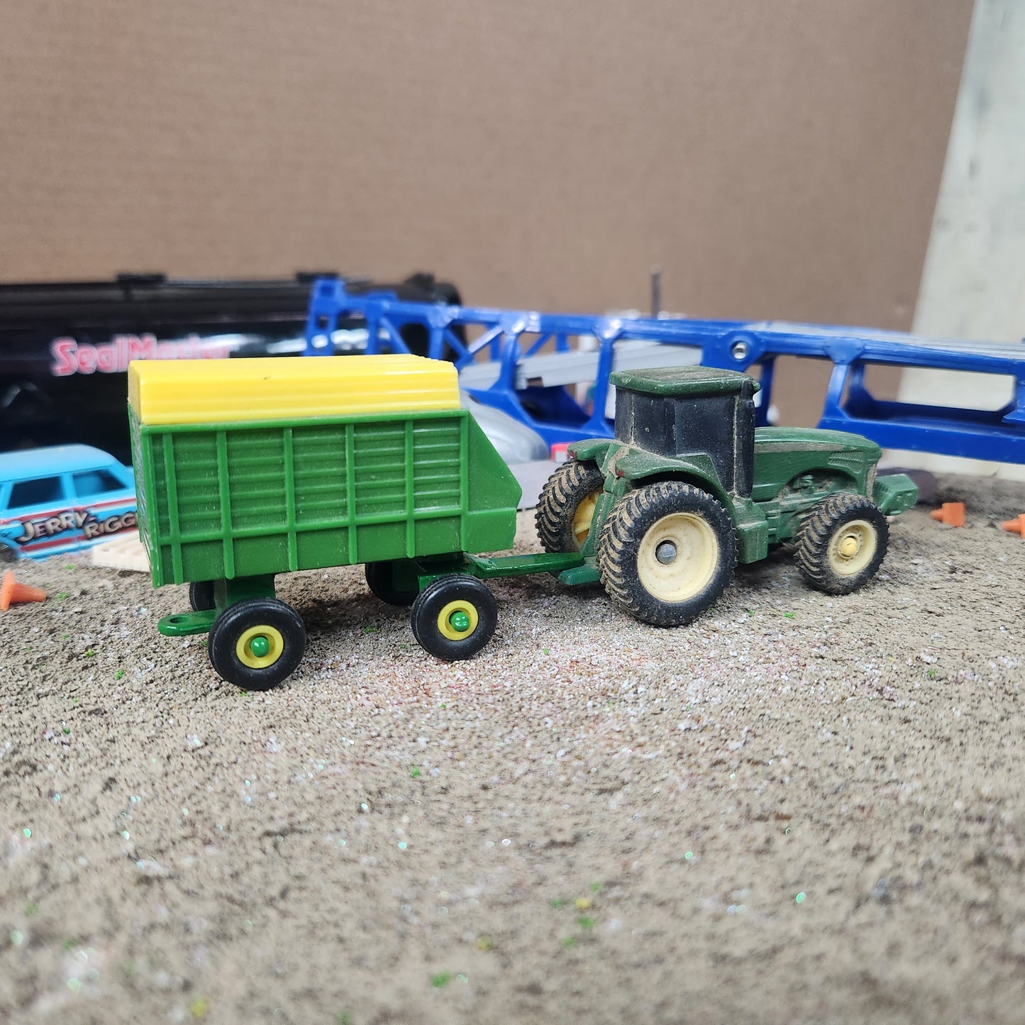 Ertl 1:64 John Deere Tractor with Forage Wagon