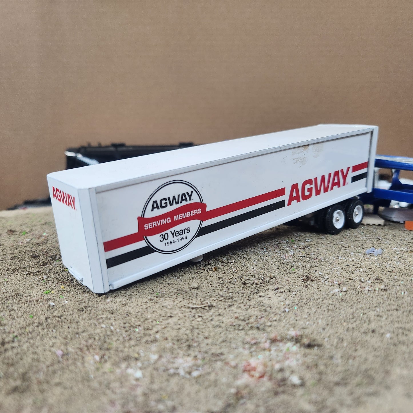 1:64 Winross Agway Semi Truck Trailer
