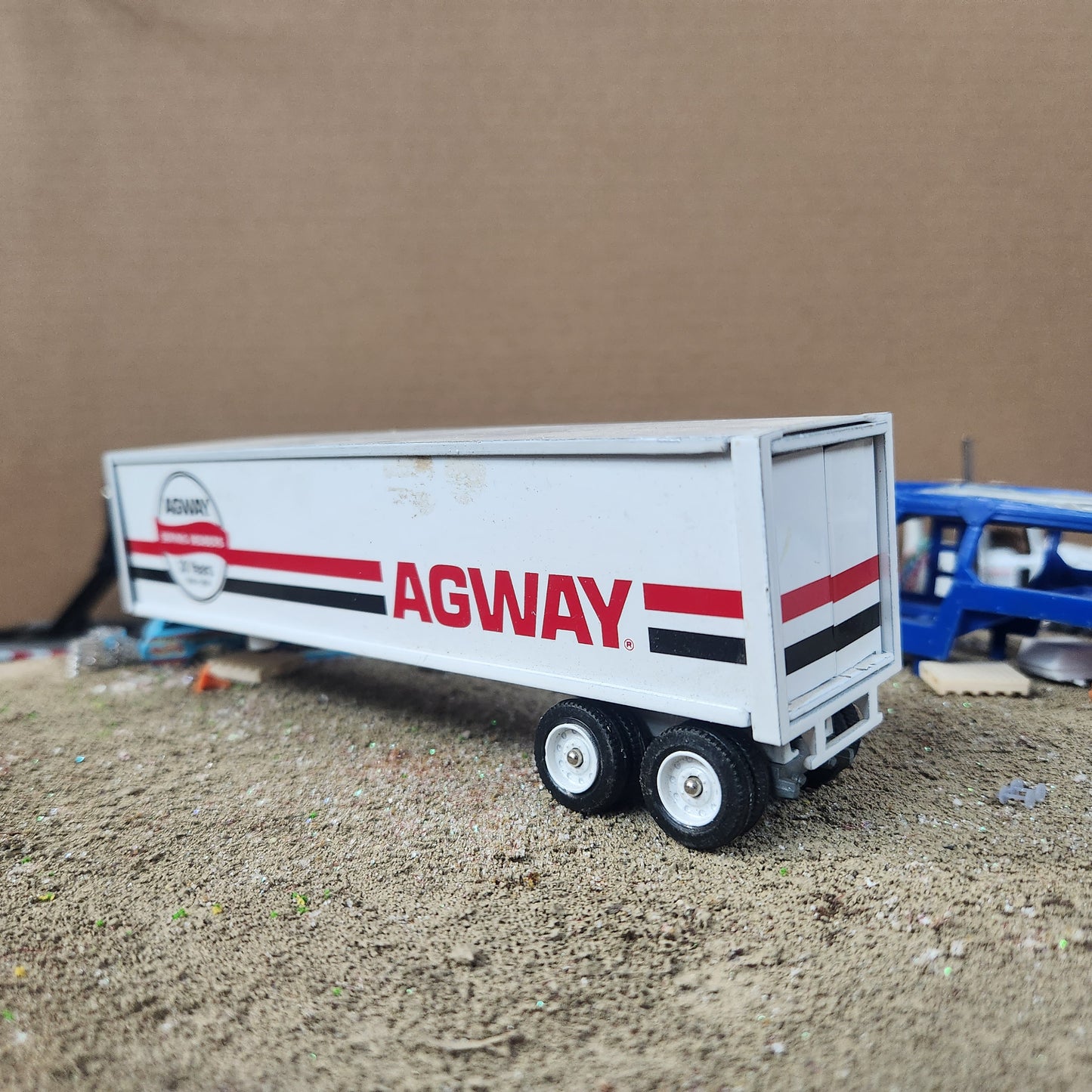 1:64 Winross Agway Semi Truck Trailer