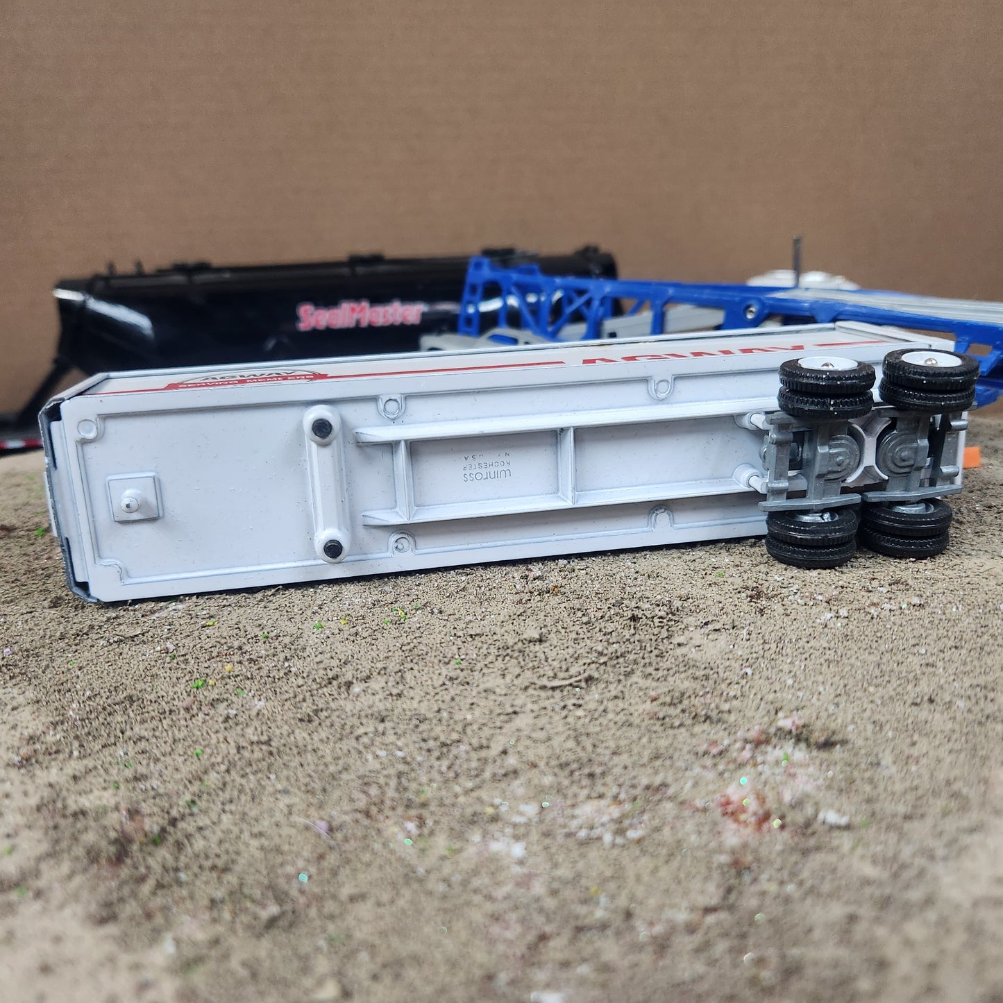 1:64 Winross Agway Semi Truck Trailer