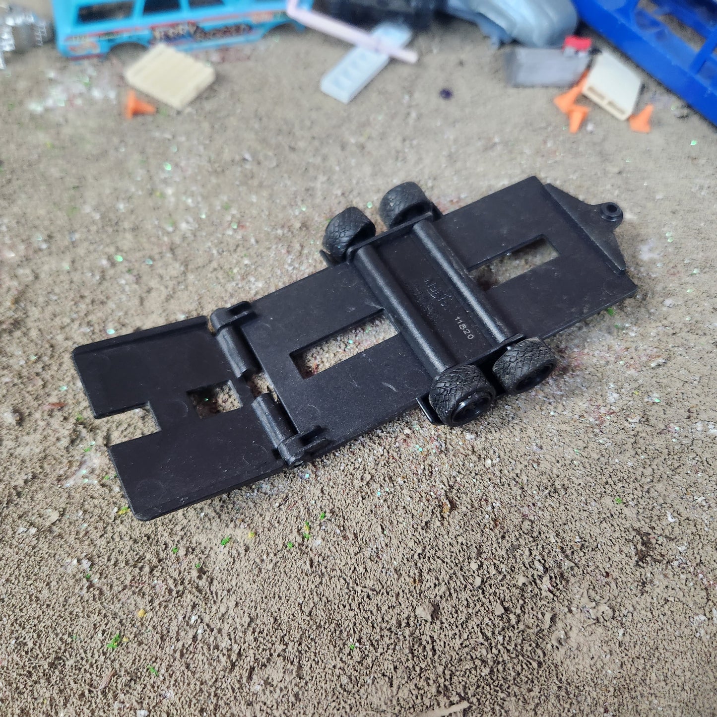 1:64 Maisto Car Hauler with Foldable Ramps