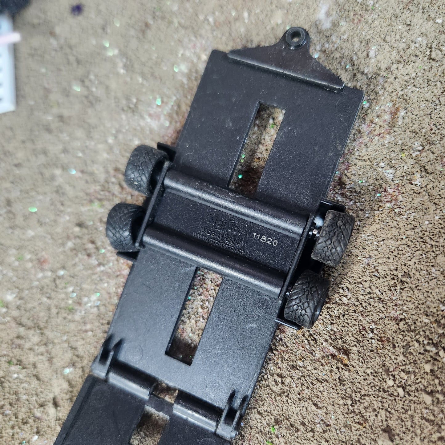 1:64 Maisto Car Hauler with Foldable Ramps