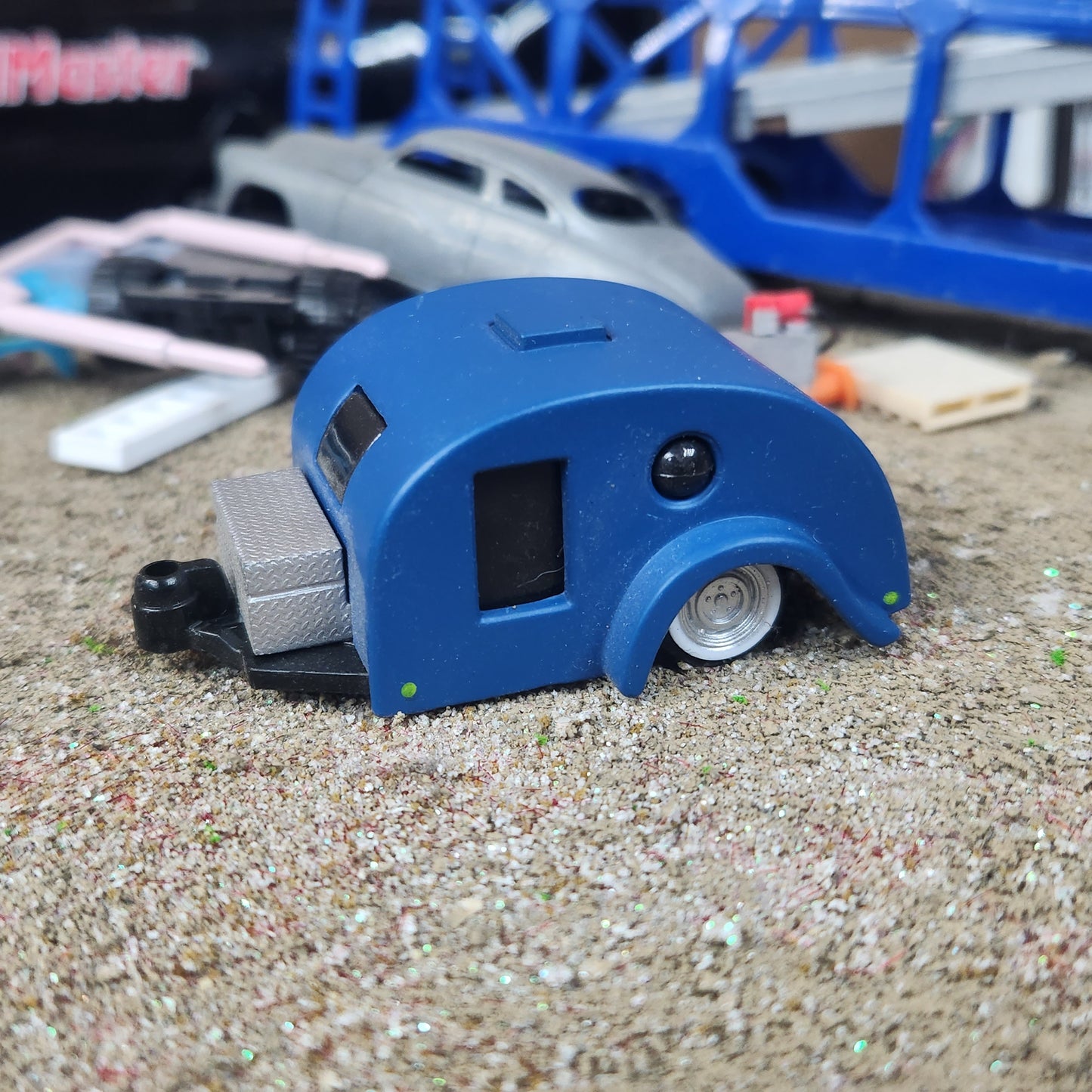 1:64 Maisto Teardrop Camper Trailer