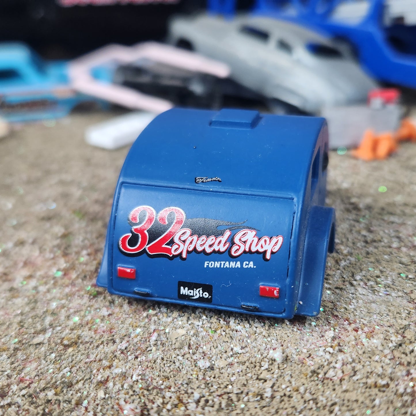1:64 Maisto Teardrop Camper Trailer